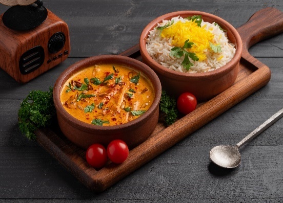 كاري الدجاج مع أرز جوز الهند.