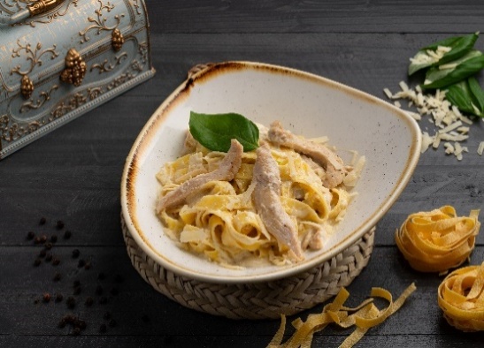 فيتوتشيني ألفريدو مع دجاج